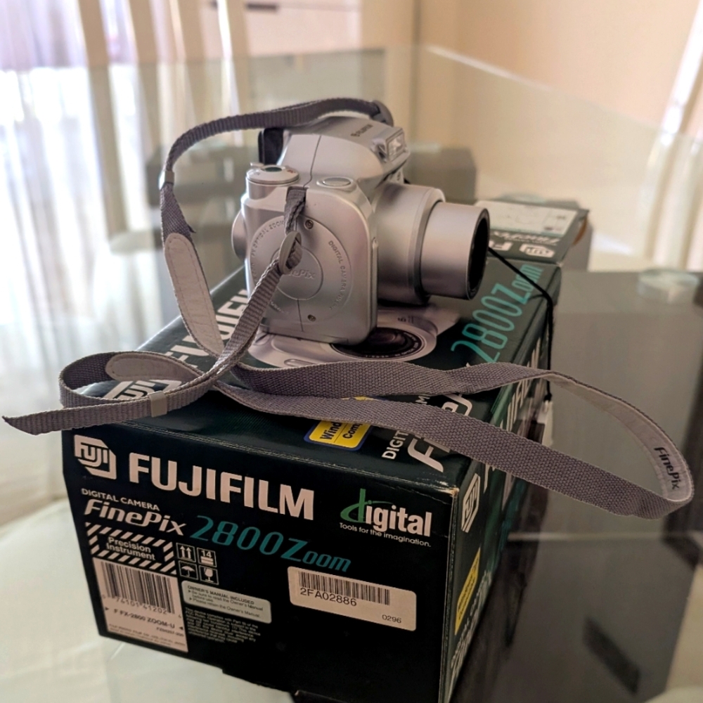 FUJIFILM FINEPIX 2800 MEGAPIXEL 6x OPTICAL ZOOM VIDEO & AUDIO DIGITAL CA… - Picture 8 of 14